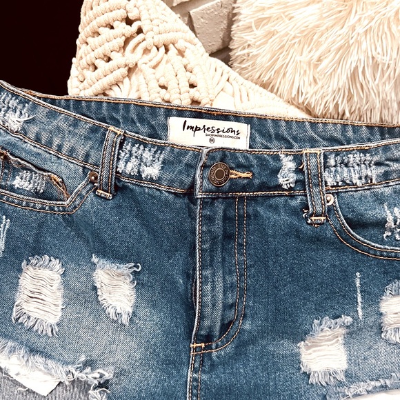 Impressions Cut Off Distressed Ripped Daisy Duke Denim Shorts - Picture 2 of 3